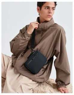Gaston Luga Gaston Luga Dash Verti Crossbody Travel Bag in Black