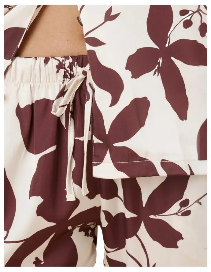 Gingerlilly Sleepwear Ivy Silky Satin Pyjama Set in Burgundy
