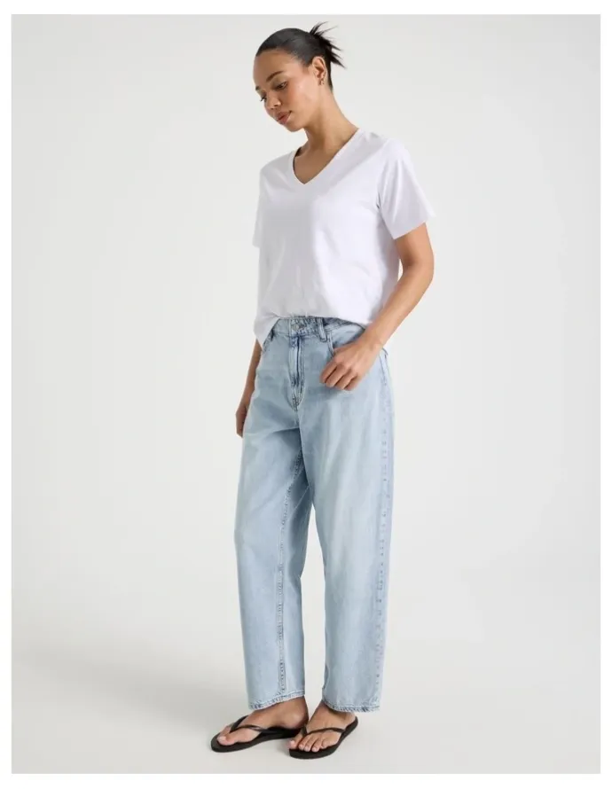 GRAB Barrel Mid Rise Jean in Light Wash