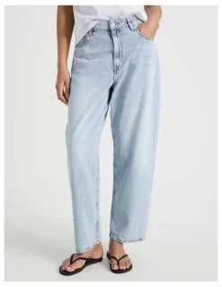 GRAB Barrel Mid Rise Jean in Light Wash