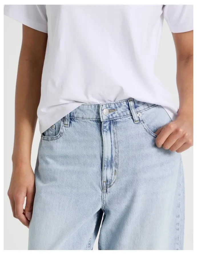 GRAB Barrel Mid Rise Jean in Light Wash