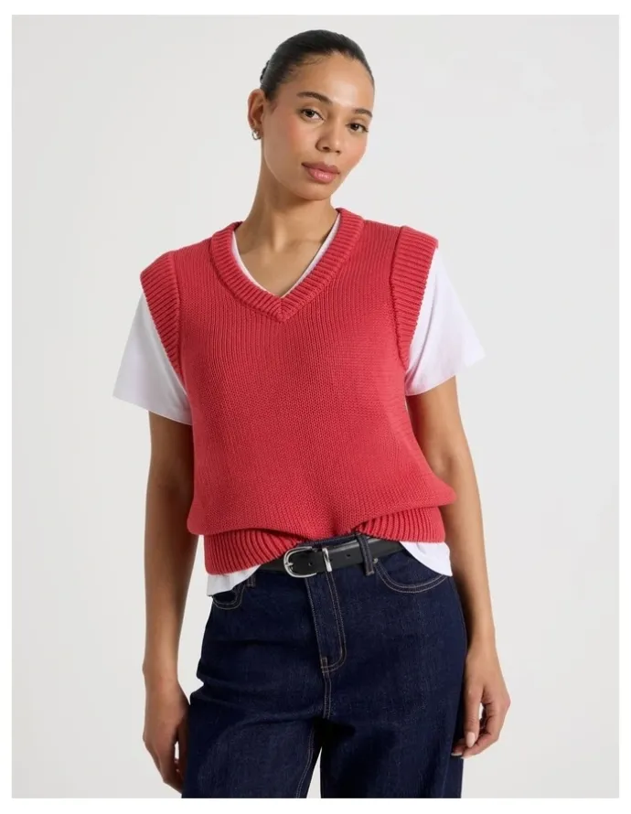 Grab Cotton Sleeveless V Neck Knit Top in Red
