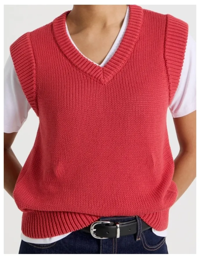Grab Cotton Sleeveless V Neck Knit Top in Red