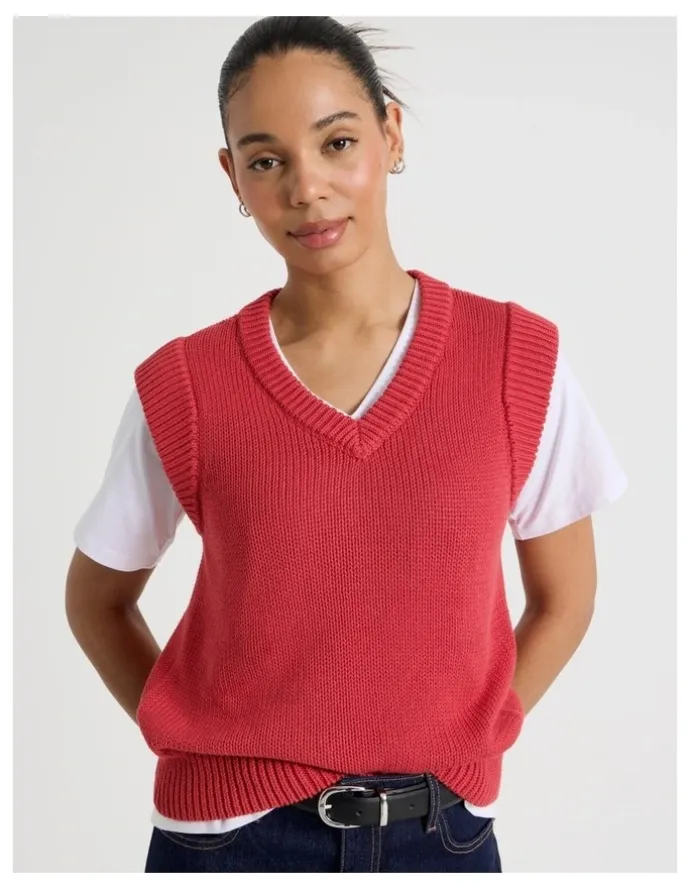Grab Cotton Sleeveless V Neck Knit Top in Red