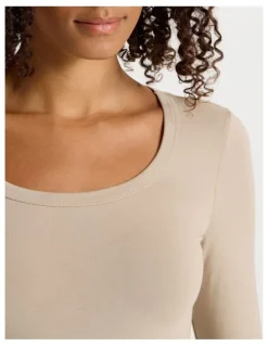 Grab Long Sleeve Scoop Neck Tee in Oat