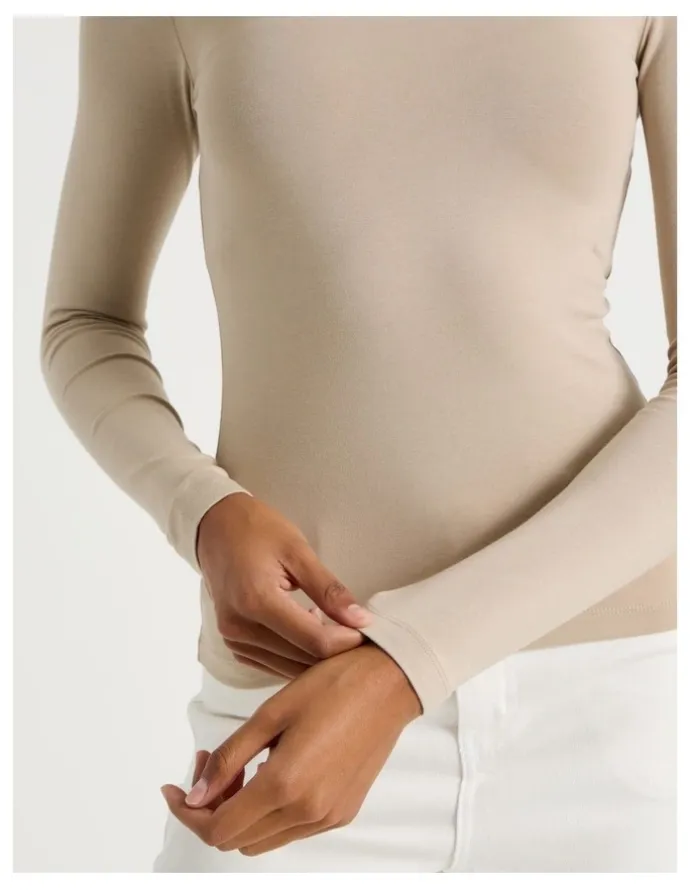 Grab Long Sleeve Scoop Neck Tee in Oat