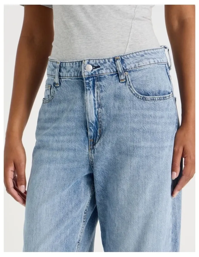 GRAB Barrel Mid Rise Jean In Medium Wash