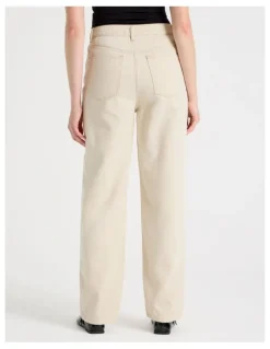 GRAB Boyfriend Mid Rise Jeans in Ecru