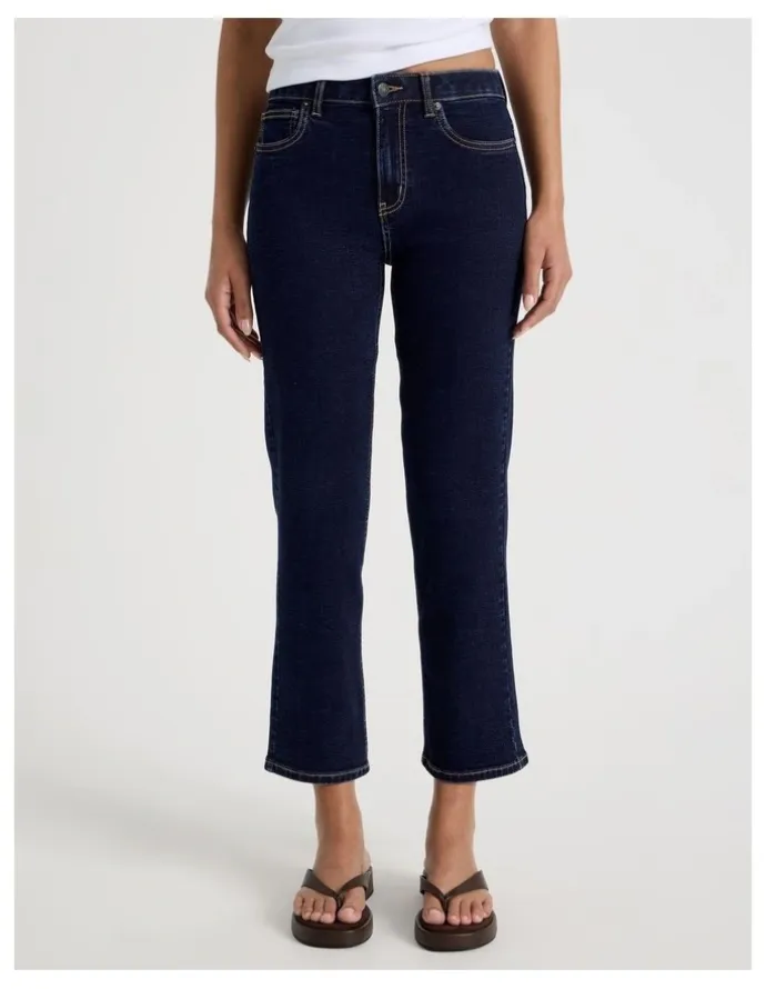 GRAB Cropped Straight Mid Rise Jeans in Rinse