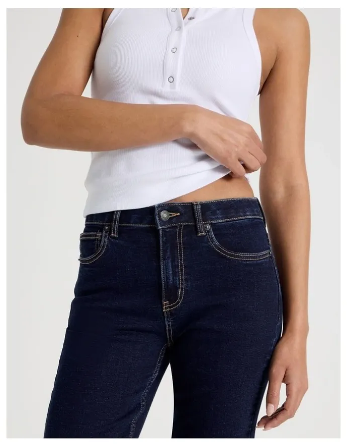 GRAB Cropped Straight Mid Rise Jeans in Rinse