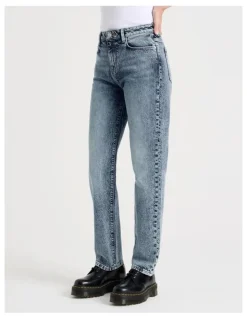 GRAB Mom High Rise Jeans in Light Indigo Tinted