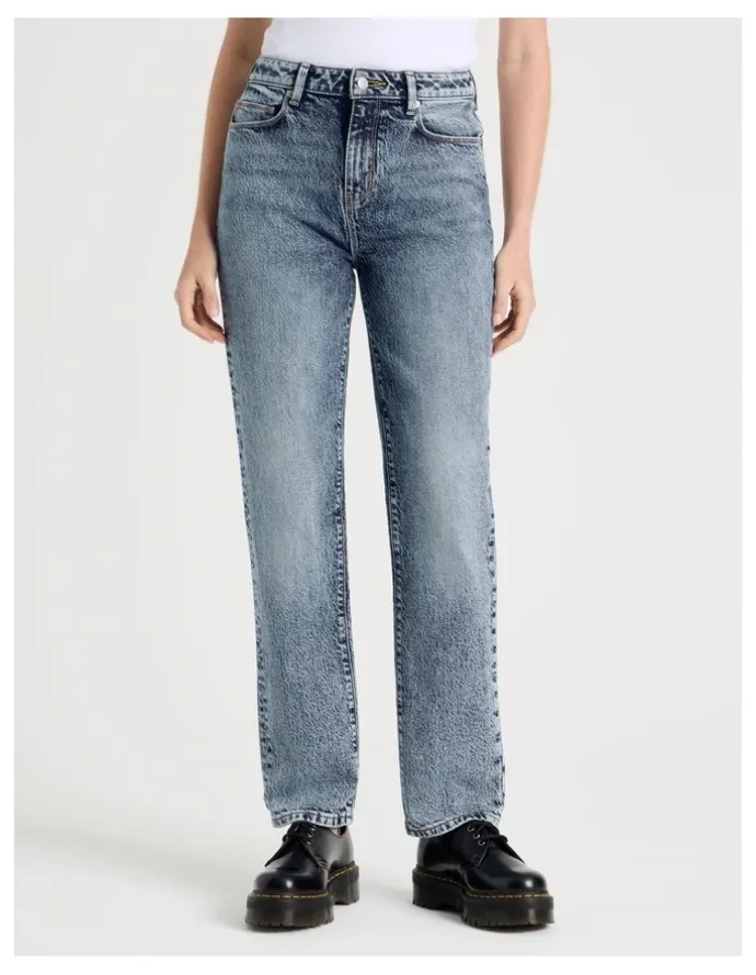 GRAB Mom High Rise Jeans in Light Indigo Tinted
