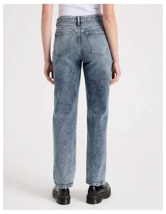 GRAB Mom High Rise Jeans in Light Indigo Tinted