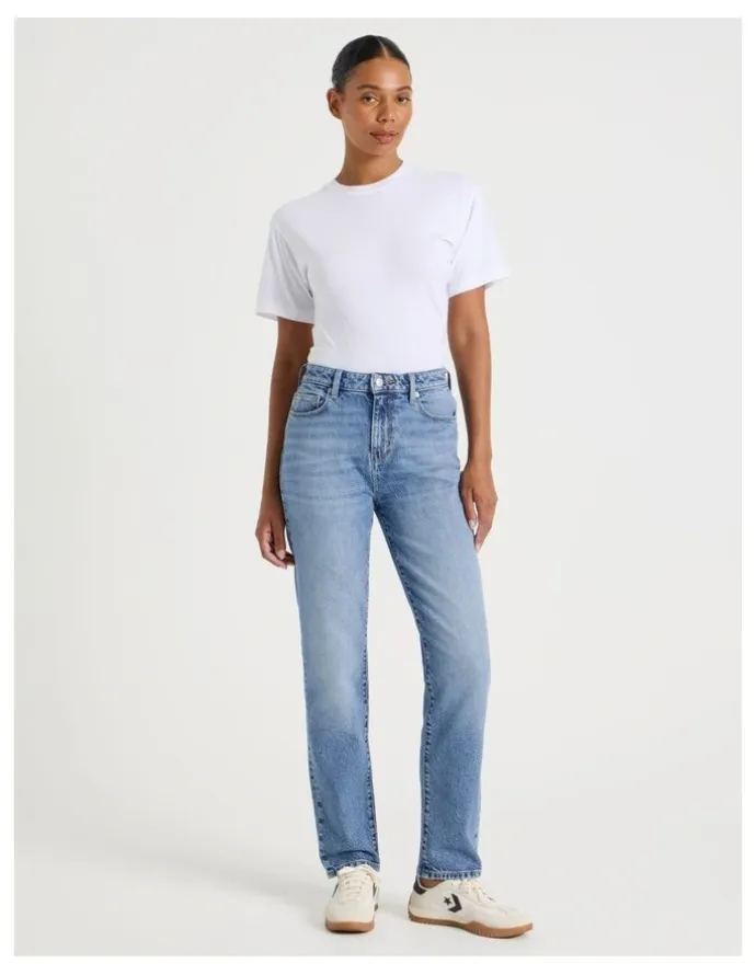 GRAB Mom High Rise Jeans in Medium Indigo