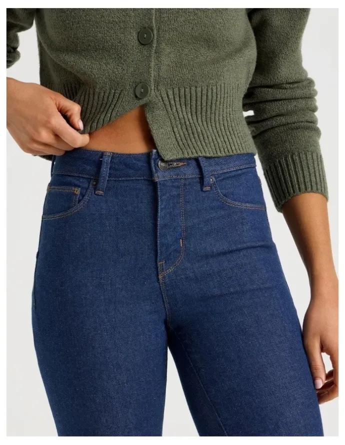 GRAB Sculpt Bootcut Mid Rise Jeans in Rinse