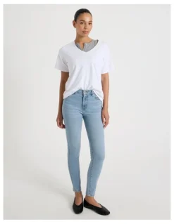 GRAB Skinny Mid Rise Jean in Light Indigo