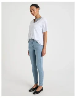 GRAB Skinny Mid Rise Jean in Light Indigo