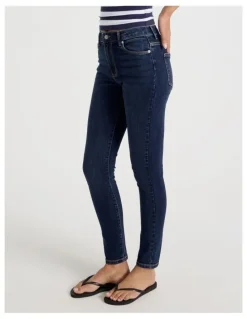 GRAB Skinny Mid Rise Jean in Medium Indigo