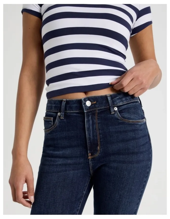GRAB Skinny Mid Rise Jean in Medium Indigo