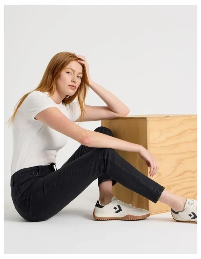 GRAB Skinny Mid Rise Jeans in Black