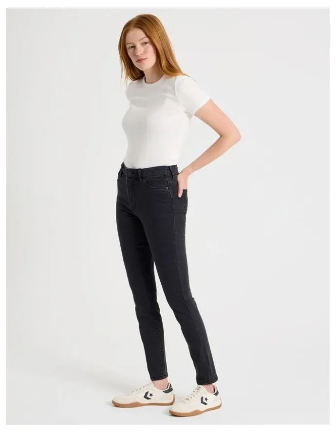 GRAB Skinny Mid Rise Jeans in Black