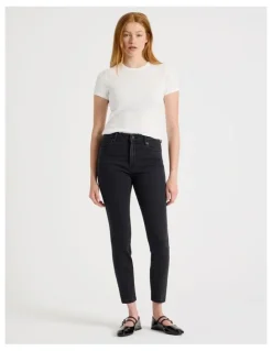 GRAB Skinny Mid Rise Jeans With Short Inseam in Black