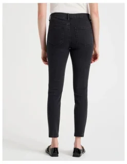 GRAB Skinny Mid Rise Jeans With Short Inseam in Black