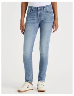 GRAB Slim Mid Rise Jean in Light Indigo