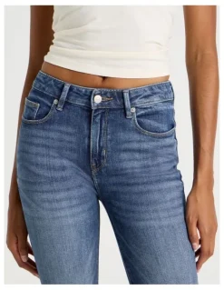 GRAB Slim Mid Rise Jean in Medium Wash