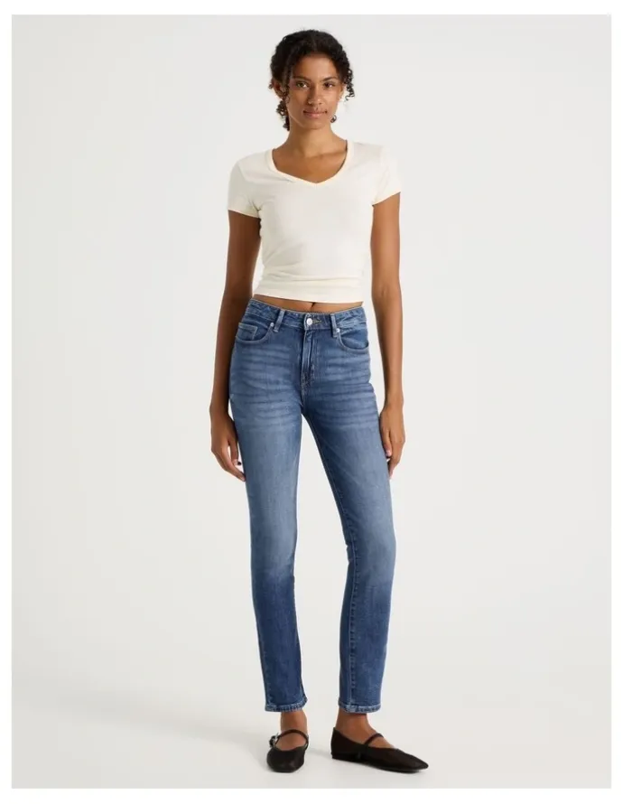GRAB Slim Mid Rise Jean in Medium Wash
