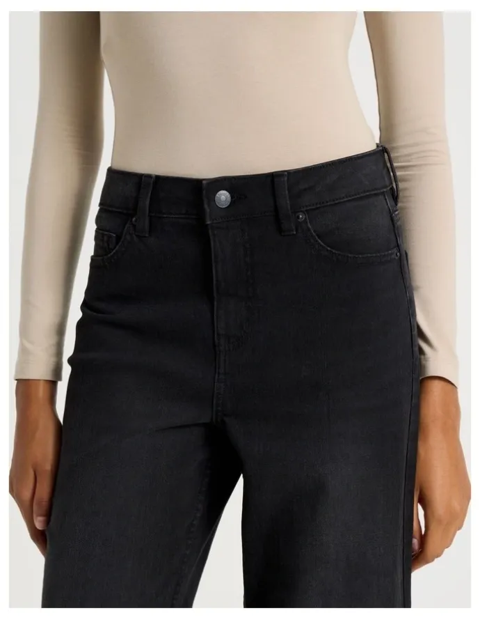 GRAB Wide Leg High Rise Jean With Short Inseam in Washed Black