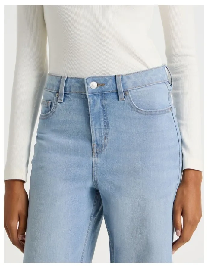 GRAB Wide Leg High Rise Jean With Short Inseam in Light Wash