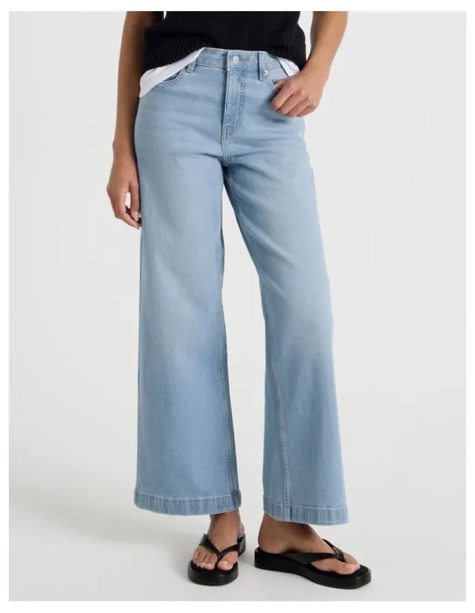 GRAB Wide Leg High Waist Jeans in Light Wash