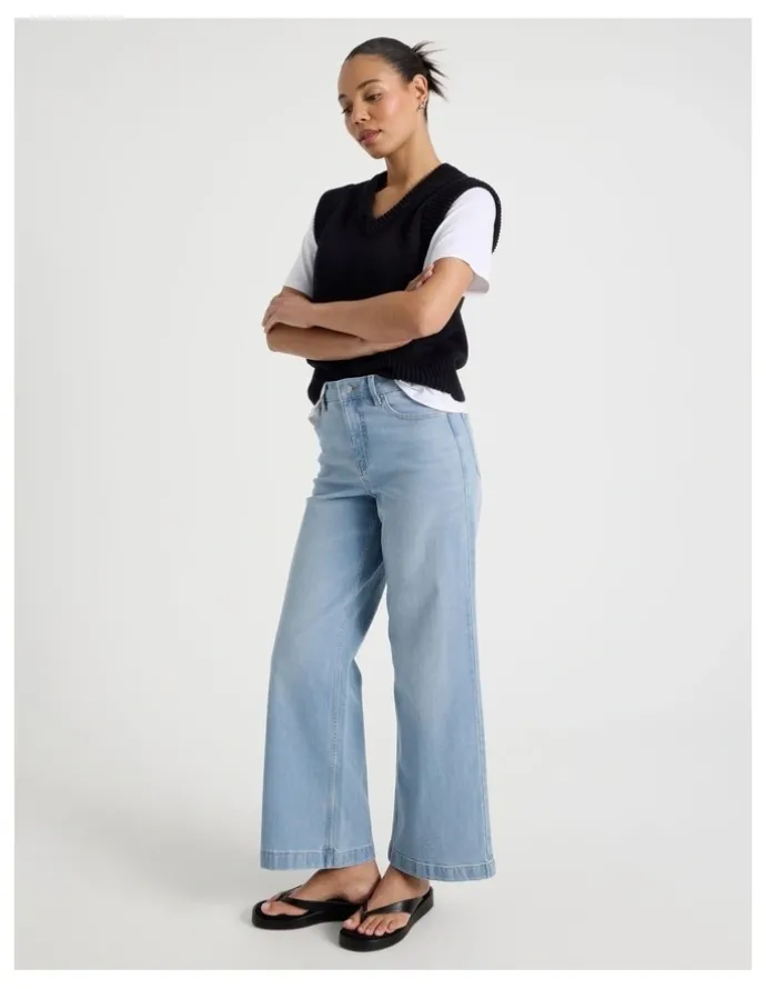 GRAB Wide Leg High Waist Jeans in Light Wash