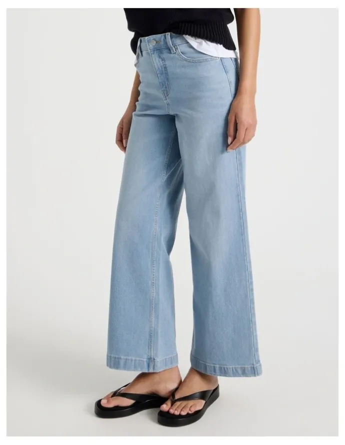 GRAB Wide Leg High Waist Jeans in Light Wash