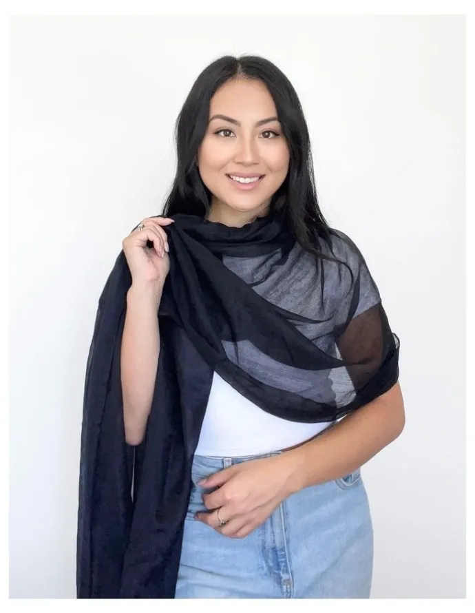Heirloom Cashmere Cashmere Lightweight Wrap in Black