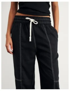 JAG Sabine Linen Relaxed Leg Pant in Black