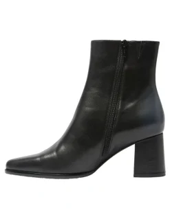 Jane Debster Avenue Boots in Black Glove