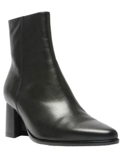 Jane Debster Avenue Boots in Black Glove
