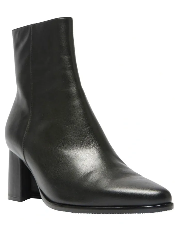 Jane Debster Avenue Boots in Black Glove