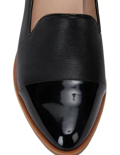Jane Debster Expert Flat Shoes in Black Pat / Leather