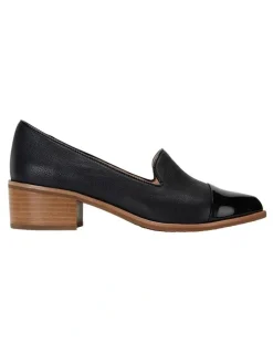 Jane Debster Expert Flat Shoes in Black Pat / Leather