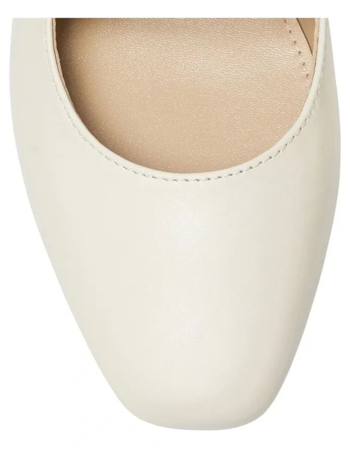 Jane Debster Freda Leather Flat Shoes in Ivory