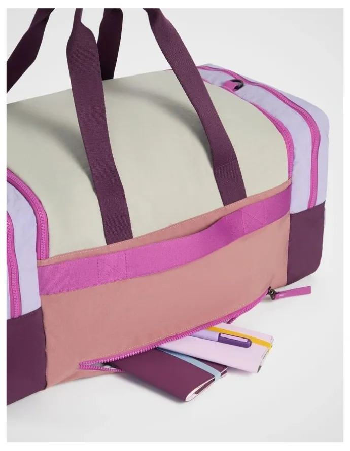 kikki.K Play Overnight Bag in Raspberry