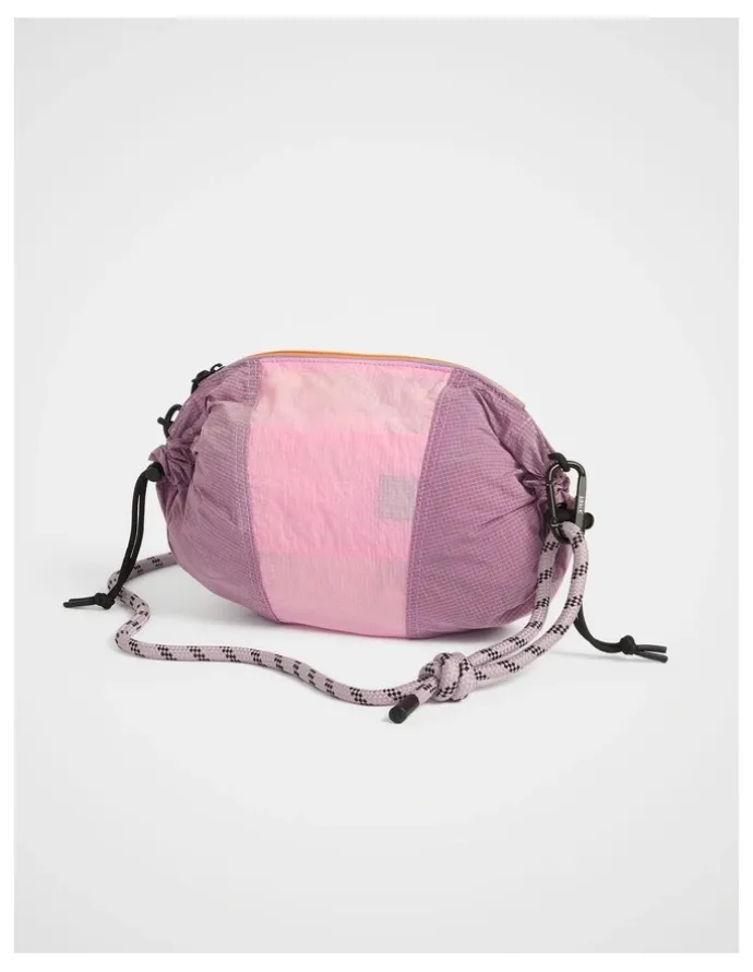 kikki.K TREK. Mini Sling Bag Ripstop in Sugar