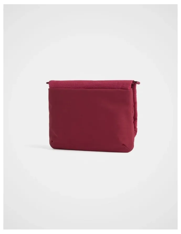 kikki.K TREK. Pouch Crossbody Ripstop in Cherry
