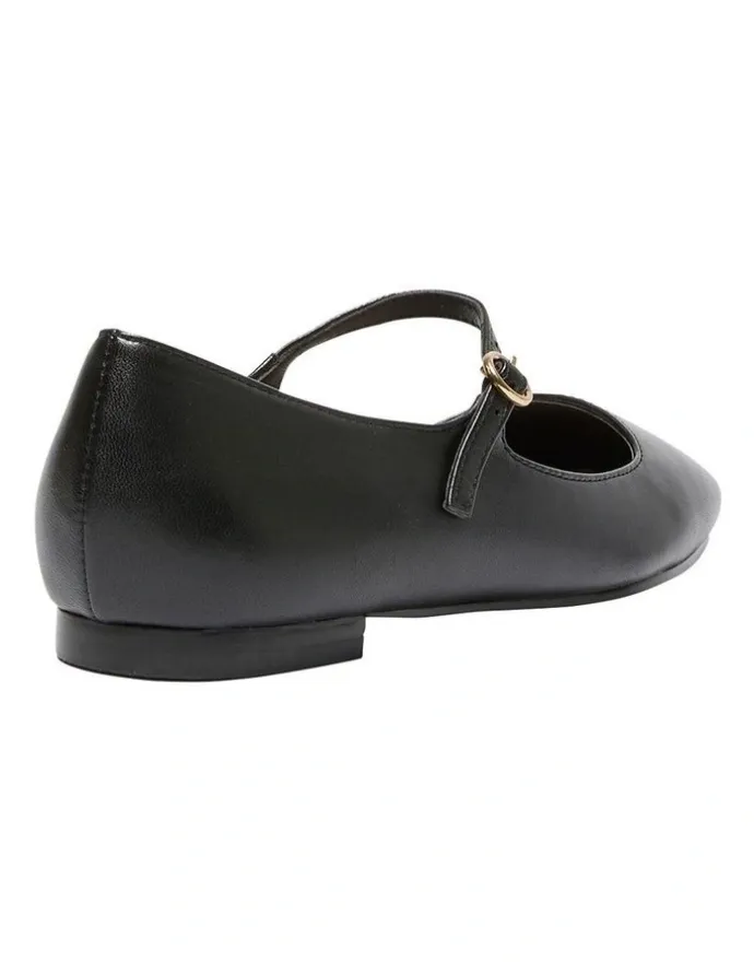 Marcs Tottie Flat Shoes in Black Leather
