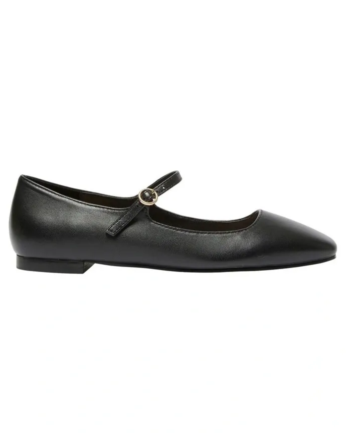 Marcs Tottie Flat Shoes in Black Leather
