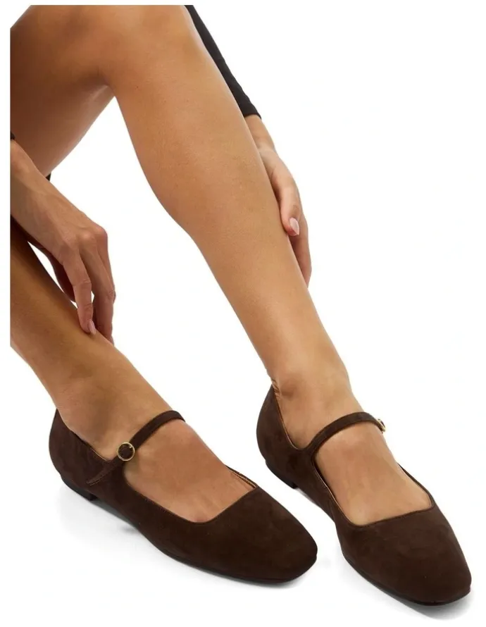 Marcs Tottie Flat Shoes in Chocolate Suede