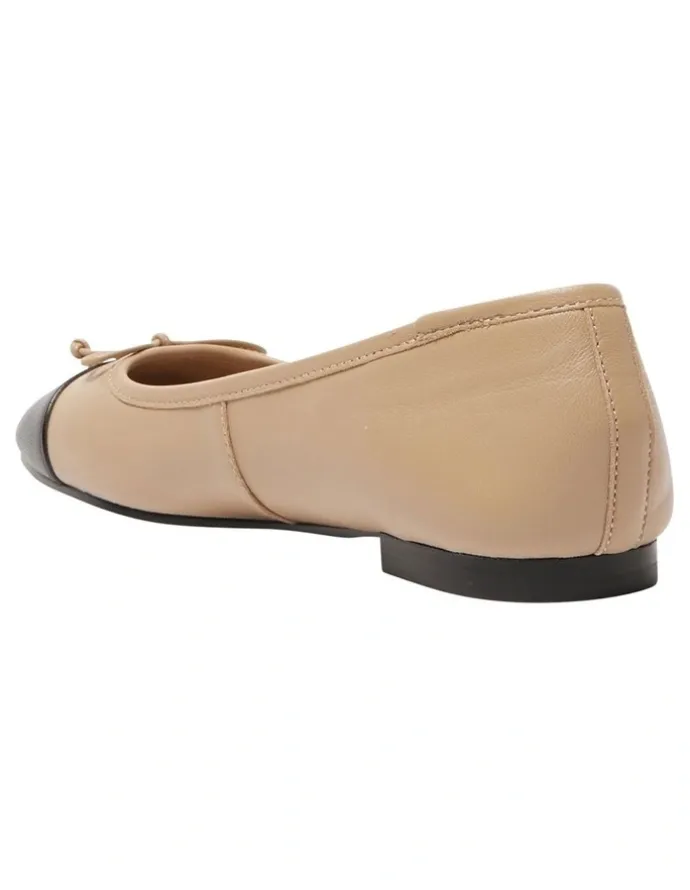 Marcs Trella Leather Ballet Flats in Black/Camel